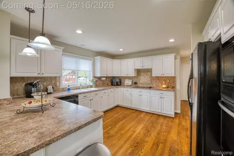 Kitchen - 22280 John Deere Ln, Macomb, MI 48044 photo 2 of 5