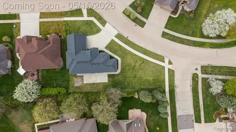 View/Area - 46930 Riverpark E, Macomb, MI 48044 photo 3 of 6