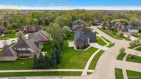 View/Area - 46930 Riverpark E, Macomb, MI 48044 photo 4 of 6