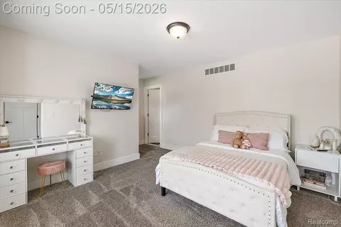 Bedroom - 46930 Riverpark E, Macomb, MI 48044 photo 7 of 10