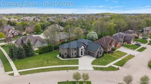 View/Area - 46930 Riverpark E, Macomb, MI 48044 photo 2 of 6