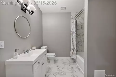 Bath - 46930 Riverpark E, Macomb, MI 48044 photo 14 of 16