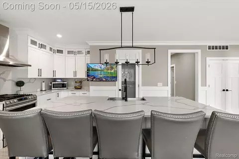Kitchen - 46930 Riverpark E, Macomb, MI 48044 photo 5 of 6