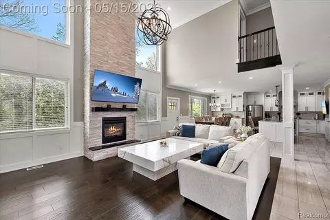 Living - 46930 Riverpark E, Macomb, MI 48044 photo 3 of 4