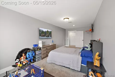 Bedroom - 46930 Riverpark E, Macomb, MI 48044 photo 6 of 10