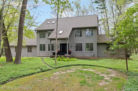 5126 Braddock Ct, Brighton, MI 48114