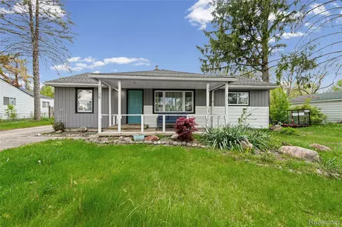 1135 Quinif Dr, Walled Lake, MI 48390