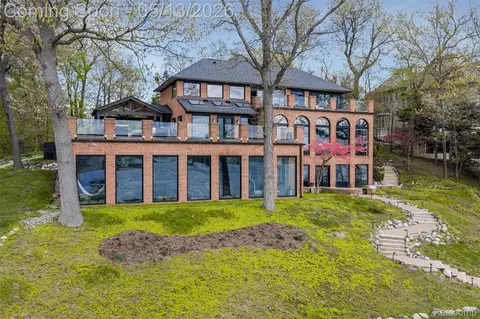 1789 Blue Heron Ct, Bloomfield Hills, MI 48302