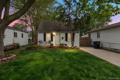 28855 Delton St, Madison Heights, MI 48071