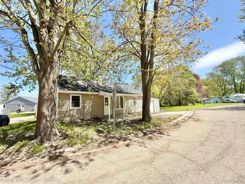 300 Georgia Dr, Elba, MI 48446