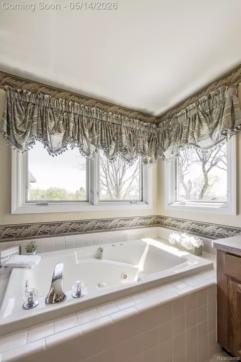 Bath - 6357 Golf View Dr, Independence, MI 48346 photo 5 of 6