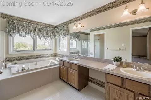 Bath - 6357 Golf View Dr, Independence, MI 48346 photo 3 of 6