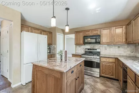 Kitchen - 6357 Golf View Dr, Independence, MI 48346 photo 6 of 6