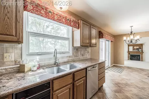 Kitchen - 6357 Golf View Dr, Independence, MI 48346 photo 2 of 6