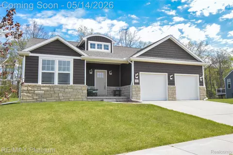 3003 Bogues View Dr, Oceola, MI 48843