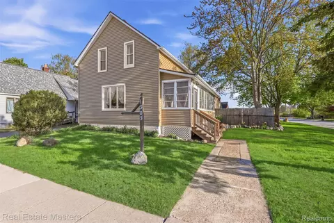 1303 Beard St, Port Huron, MI 48060
