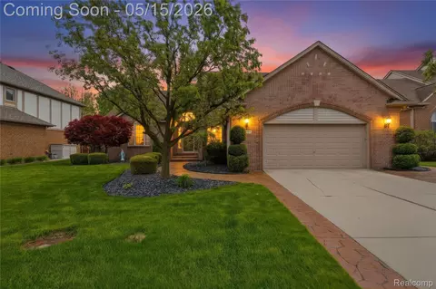 48528 Lafayette Dr, Macomb, MI 48044