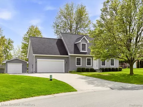 1561 S Delano St, St. Clair, MI 48079