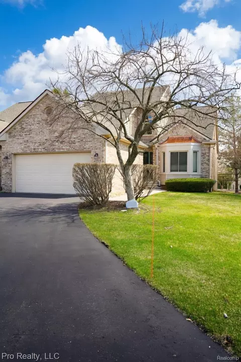 45317 Stonehedge Dr, Plymouth, MI 48170