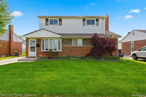 16021 Dugan St, Roseville, MI 48066
