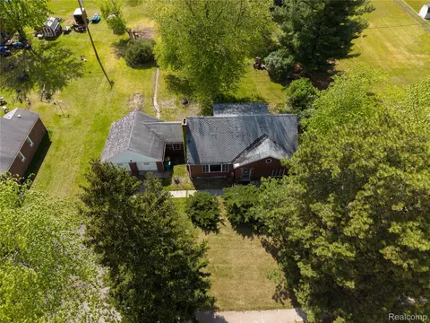 View/Area - 9282 Wayne Rd, Romulus, MI 48174 photo 9 of 14