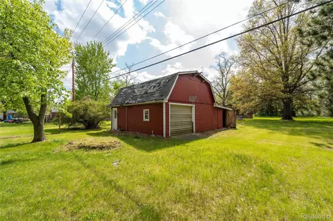 Exterior - 9282 Wayne Rd, Romulus, MI 48174 photo 4 of 7