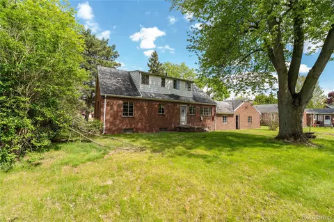 Exterior - 9282 Wayne Rd, Romulus, MI 48174 photo 3 of 7