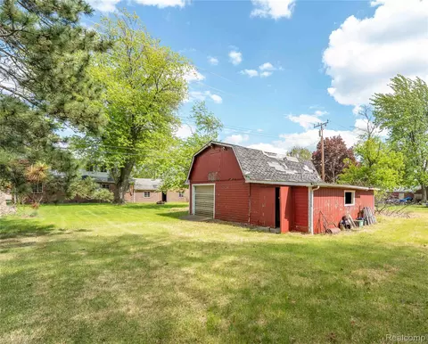 Exterior - 9282 Wayne Rd, Romulus, MI 48174 photo 6 of 7