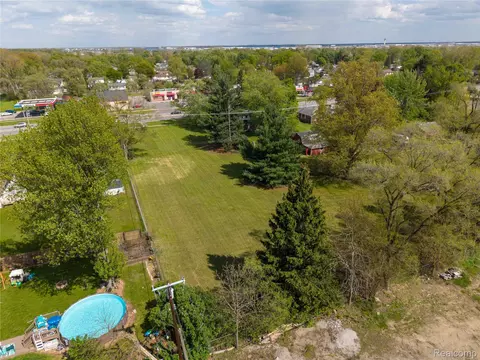 View/Area - 9282 Wayne Rd, Romulus, MI 48174 photo 3 of 14