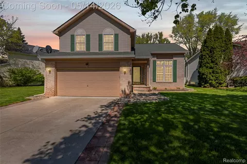 3072 Talon Cir, Lake Orion, MI 48360