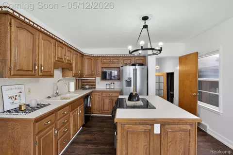Kitchen - 1209 Beatrice St, Flushing, MI 48433 photo 3 of 3