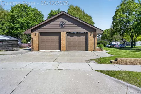 Exterior - 1209 Beatrice St, Flushing, MI 48433 photo 2 of 3