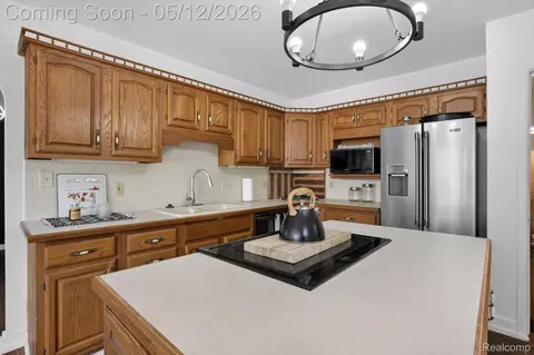 Kitchen - 1209 Beatrice St, Flushing, MI 48433 photo 2 of 3