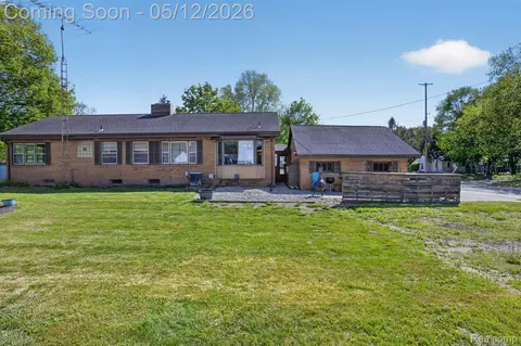 Exterior - 1209 Beatrice St, Flushing, MI 48433 photo 3 of 3