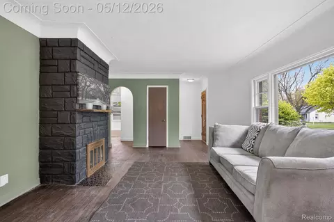 Living - 1209 Beatrice St, Flushing, MI 48433 photo 1 of 3