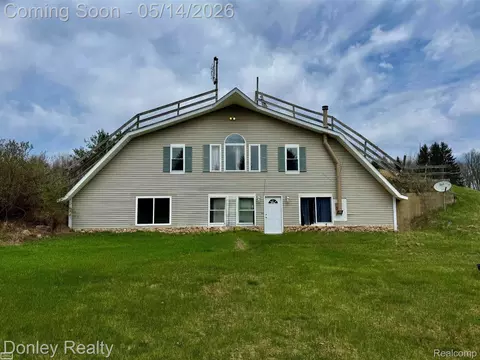 7285 Mayville Rd, Koylton, MI 48453