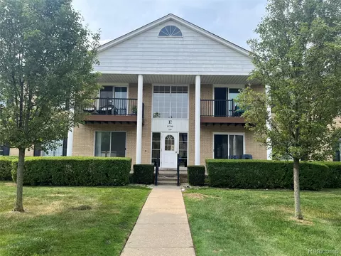 11740 Seaton Dr #4, Sterling Heights, MI 48312