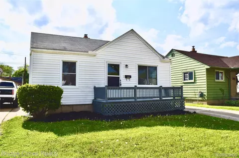 25515 Culver St, Saint Clair Shores, MI 48081