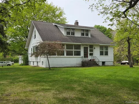 403 East Rd, Holly, MI 48442