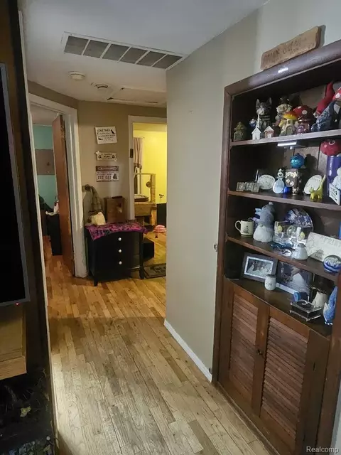 Entry Way - 2147 Kent Dr, Davison, MI 48423 photo 4 of 4