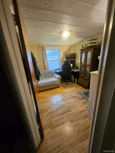 Entry Way - 2147 Kent Dr, Davison, MI 48423 photo 3 of 4