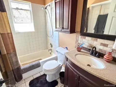 Bath - 3579 Miller Rd, Mussey, MI 48014 photo 1 of 2
