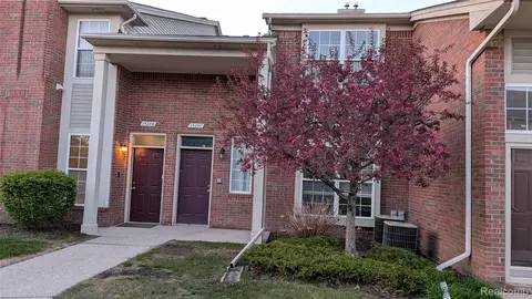 15286 Cornell Dr, Clinton Township, MI 48038