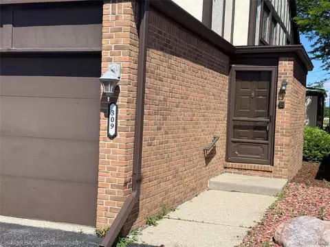 309 Country Club Dr #25, Saint Clair Shores, MI 48082