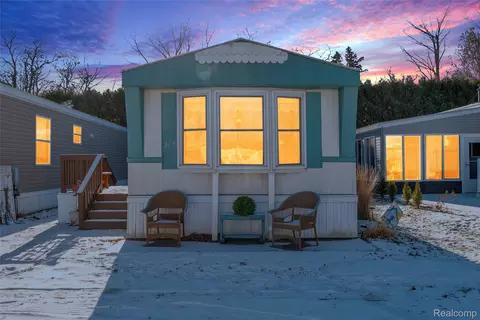 5203 Main St #207, Lexington, MI 48450