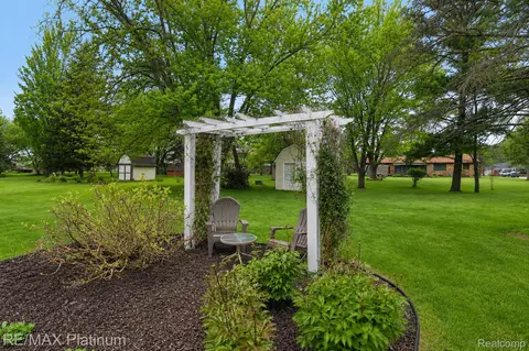 Exterior - 139 Edgemont Dr, Howell, MI 48855 photo 8 of 12