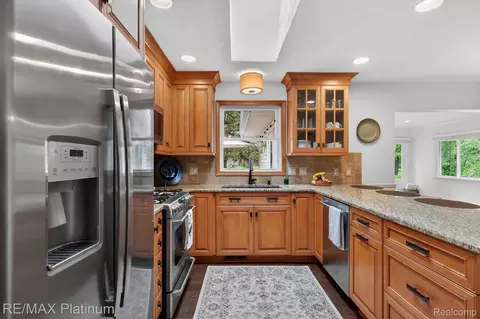 Kitchen - 139 Edgemont Dr, Howell, MI 48855 photo 2 of 5