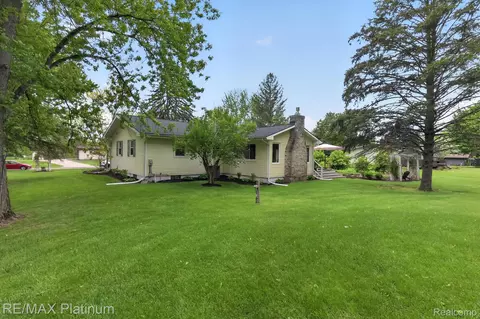 Exterior - 139 Edgemont Dr, Howell, MI 48855 photo 10 of 12