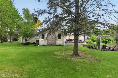 Exterior - 139 Edgemont Dr, Howell, MI 48855 photo 9 of 12