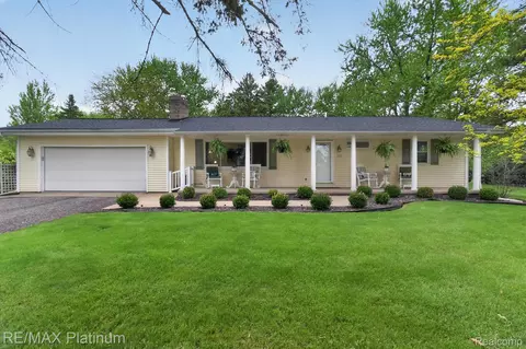 139 Edgemont Dr, Howell, MI 48855
